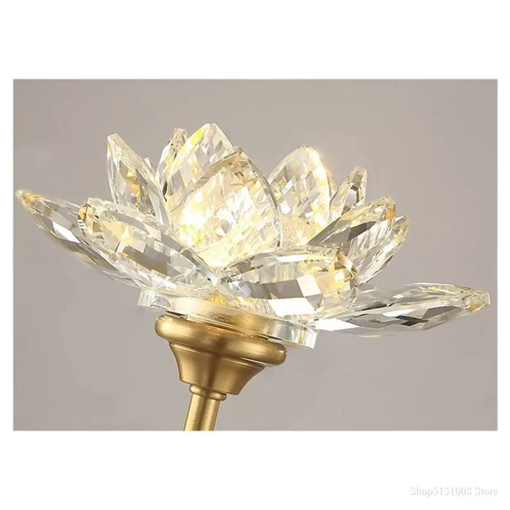 Applique murale lotus doré design floral lumineux au style élégant