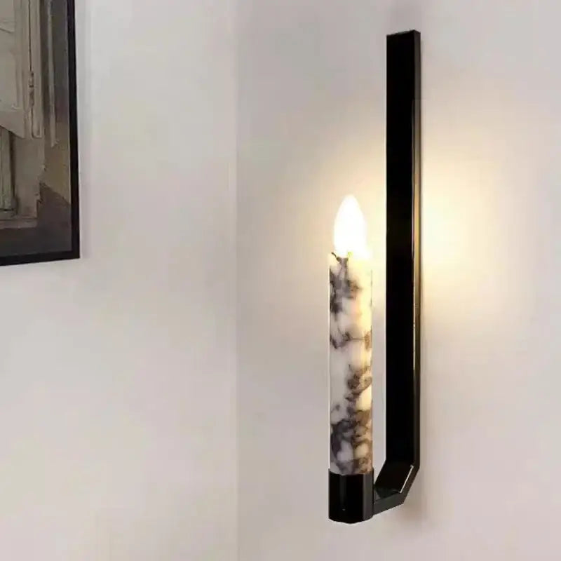 Applique murale de luxe en marbre à l’aspect bougie raffinée