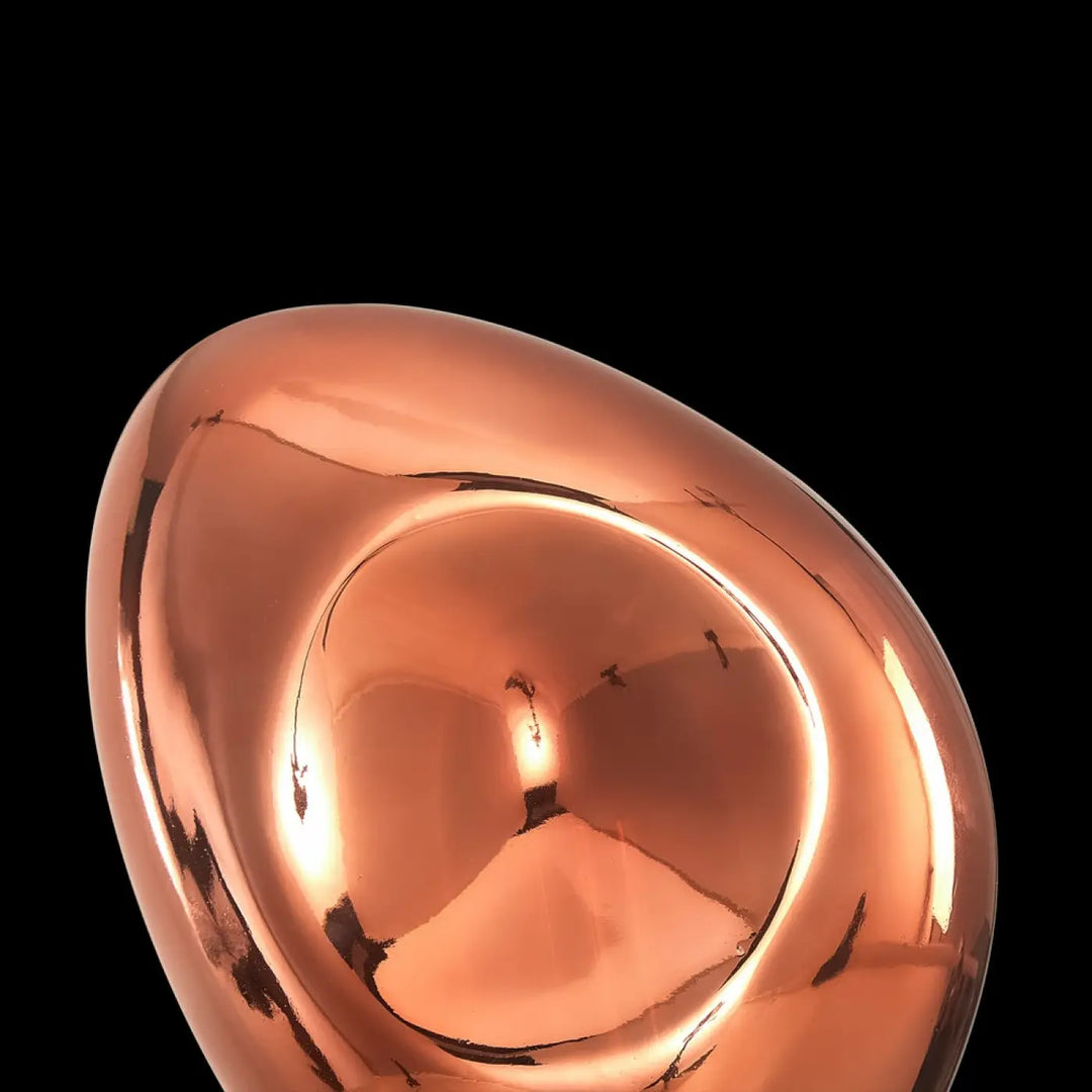 Applique murale mabell en verre miroir avec sculpture métallique cuivrée brillante aux courbes fluides