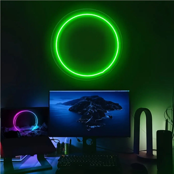Applique murale kor o murale moderne avec anneau led vert halo décoratif monté au-dessus d un écran d ordinateur