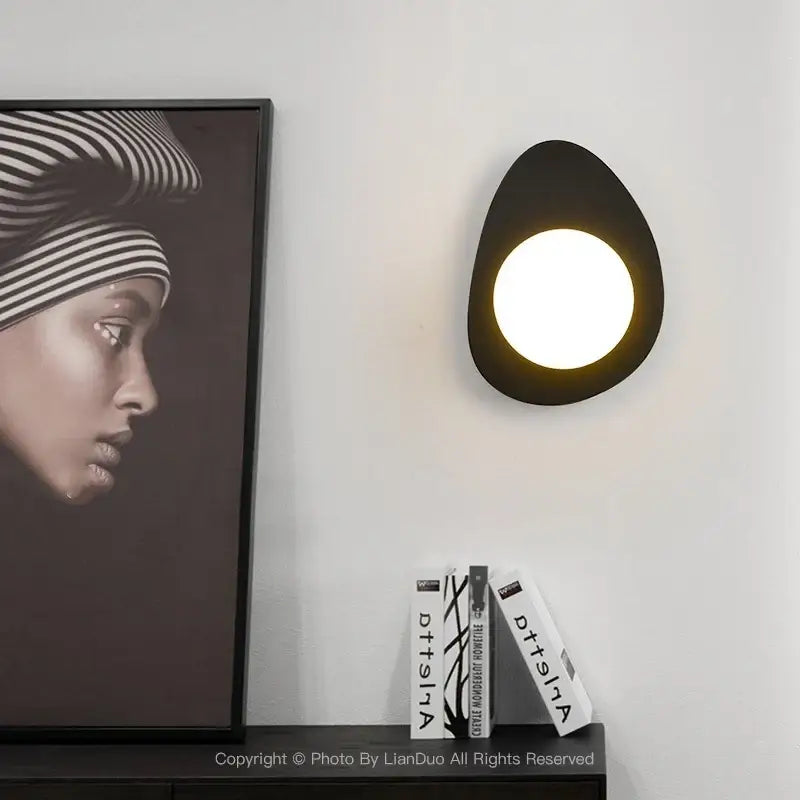 Applique Murale Moderne Au Design Épuré En Métal