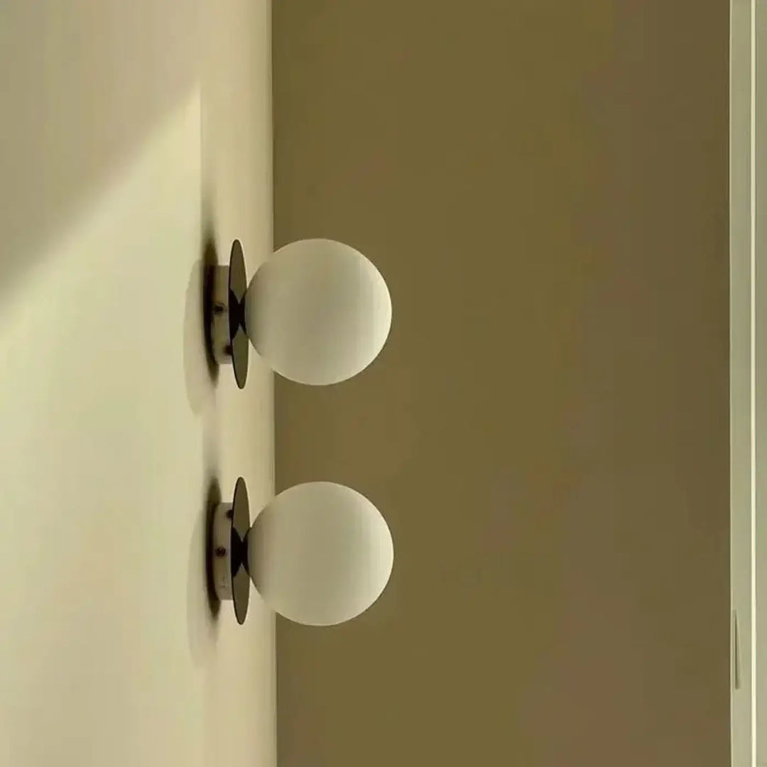 Applique murale moderne en verre opalin pour salle de bain design