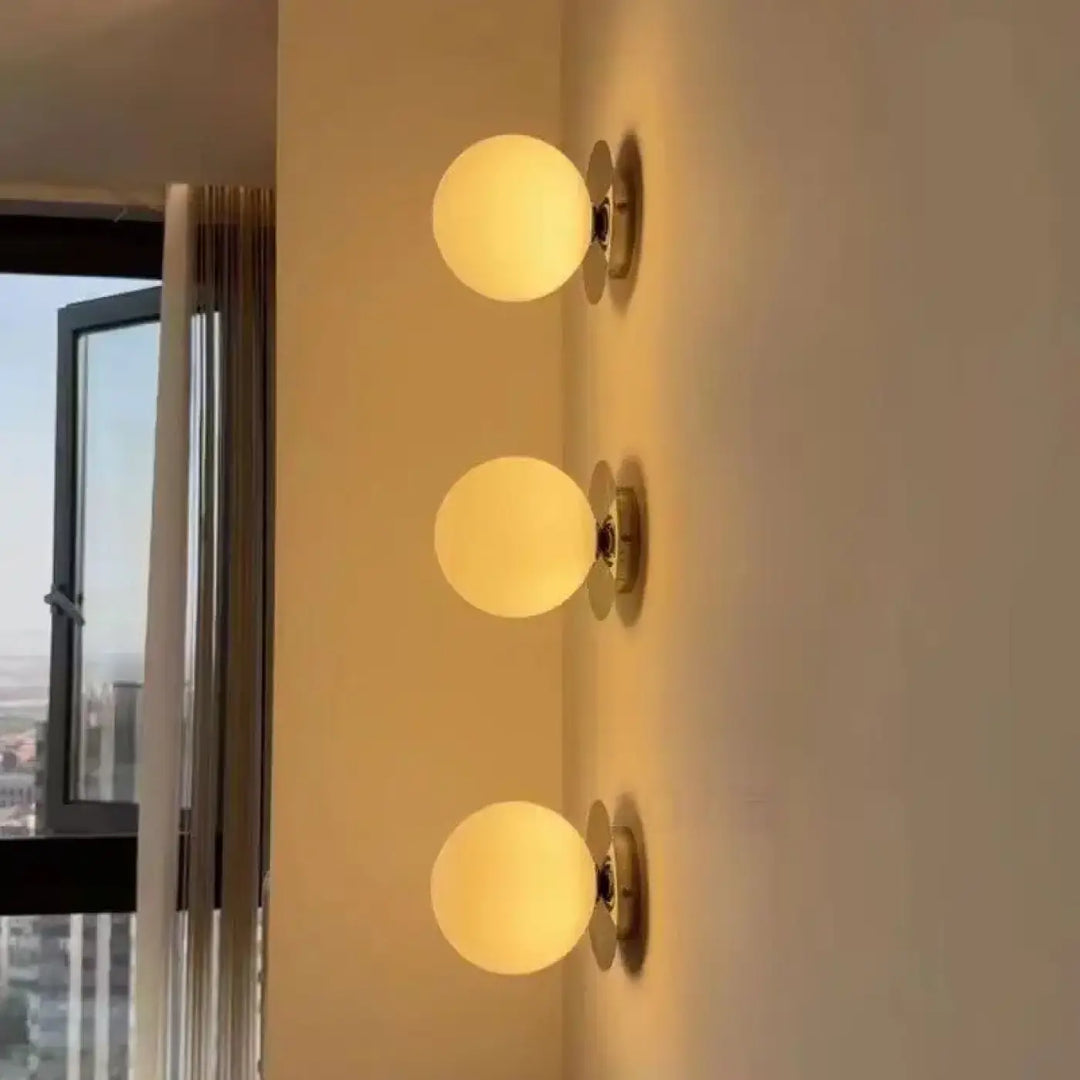 Applique murale moderne en verre opalin pour salle de bain design
