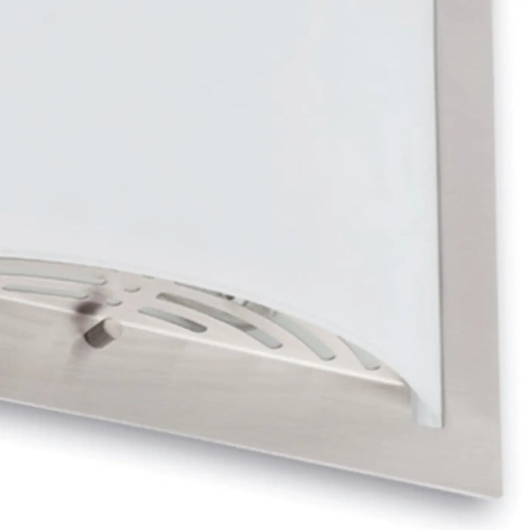 Détail du verre opale et de la platine de l'applique Diula
