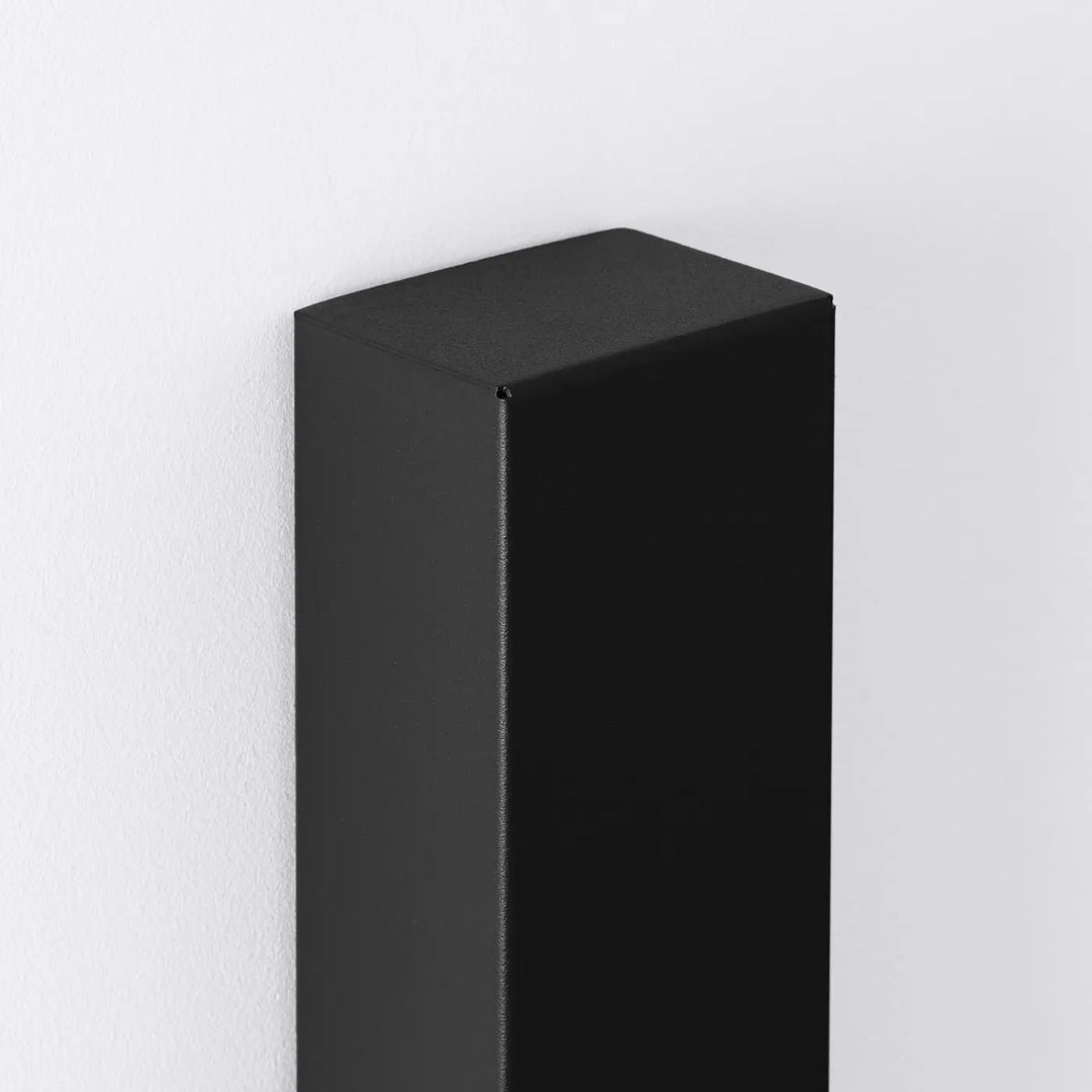 Enceinte murale noire rectangulaire mate de la collection freya compose d’appliques murales minimalistes cinq coloris