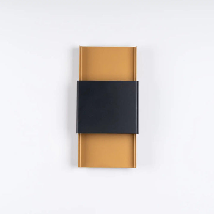 Applique durlin moderne avec panneaux métalliques noir mat et or brossé pour minimalisme rencontre et variété d’intérieurs