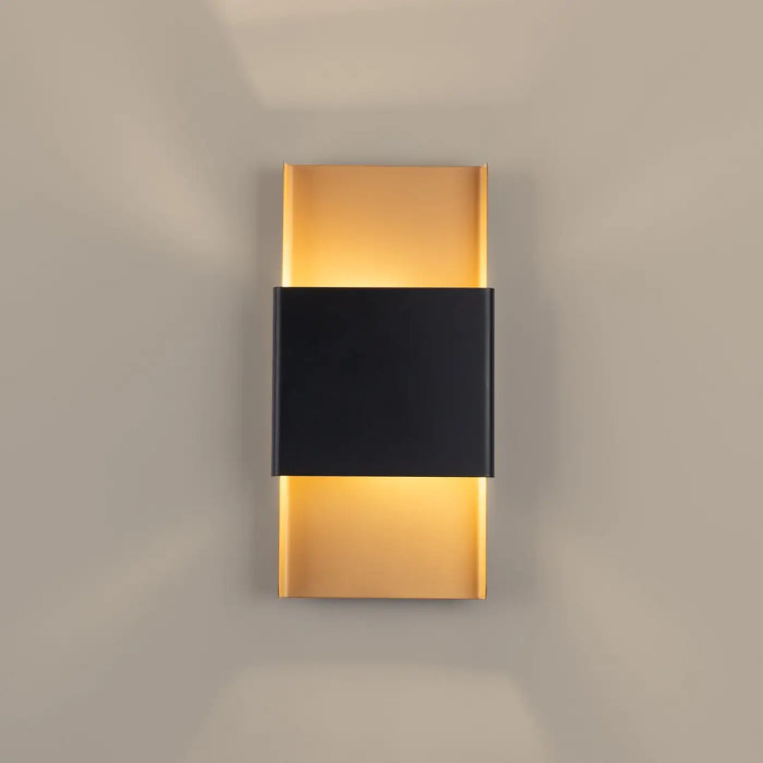 Applique durlin moderne avec panneau noir et côtés métalliques dorés pour minimalisme rencontre et variété d’intérieurs