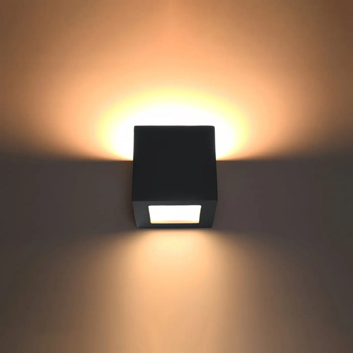 Applique murale moderne en céramique leo noire avec belle lumière chaude et éclairage led mural carré