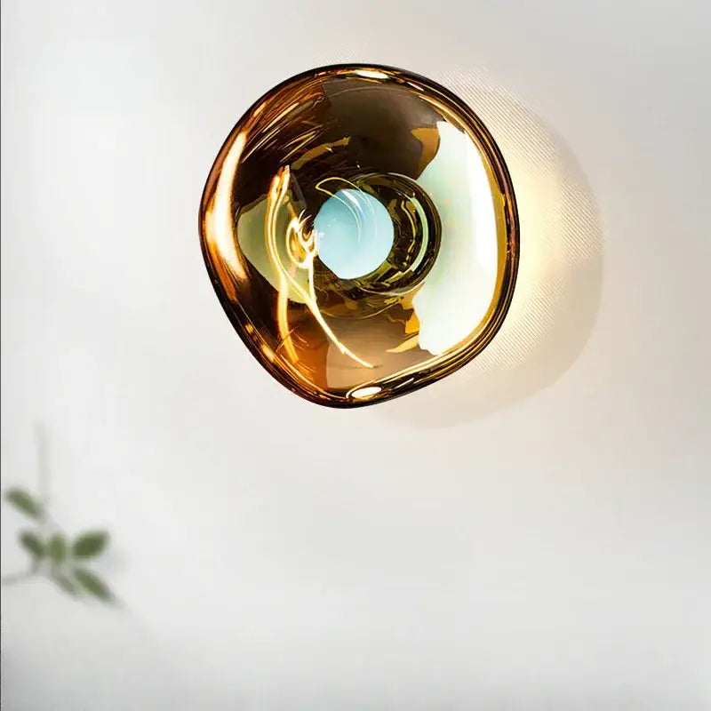 Applique murale nordique en verre teinté à l'effet fondu dans la lave

