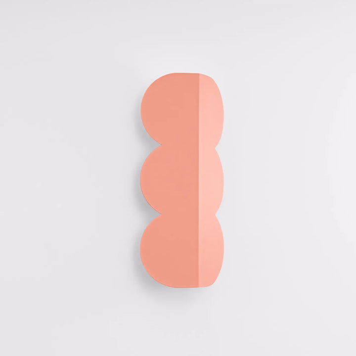 Applique murale BISCUIT pêche éteinte, posée au mur