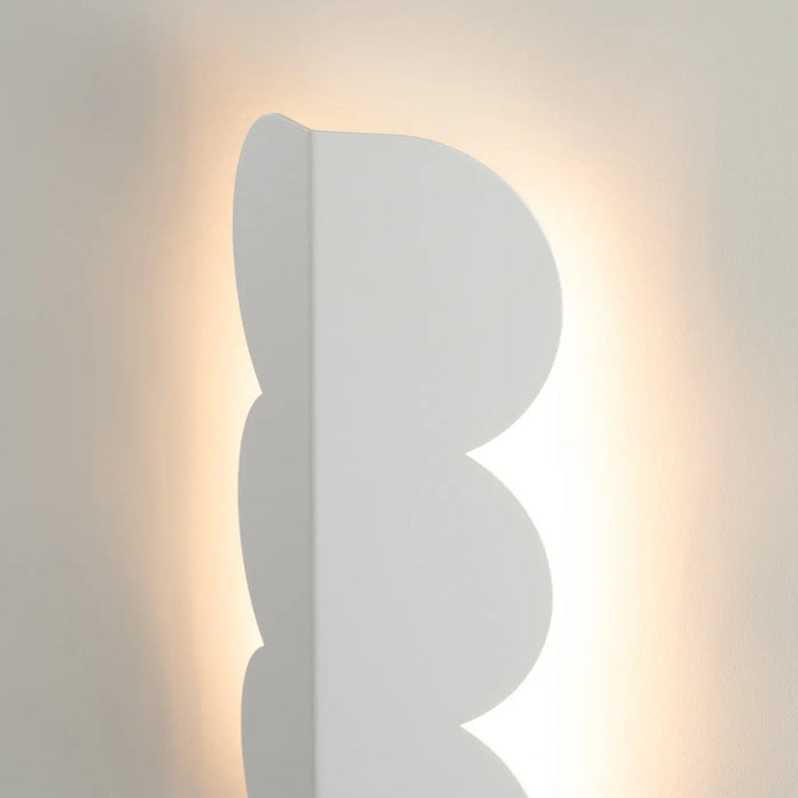 Applique murale BISCUIT blanc allumée, vue de profil