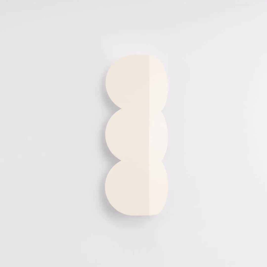 Applique murale BISCUIT beige éteinte, posée au mur