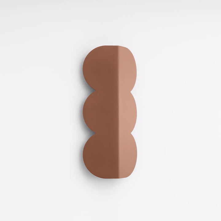 Applique murale BISCUIT moka éteinte, posée au mur