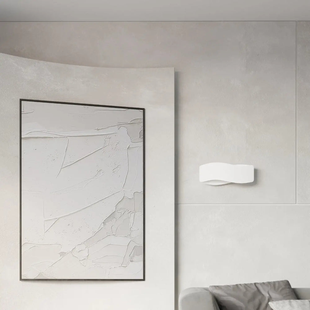 Applique murale blanc allumée, vue rapprochée