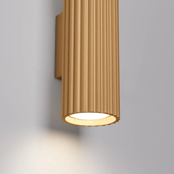 Applique murale karbon 30 or en design minimaliste avec finition or et ampoules gu10 interchangeables et plafonnier karbon allie