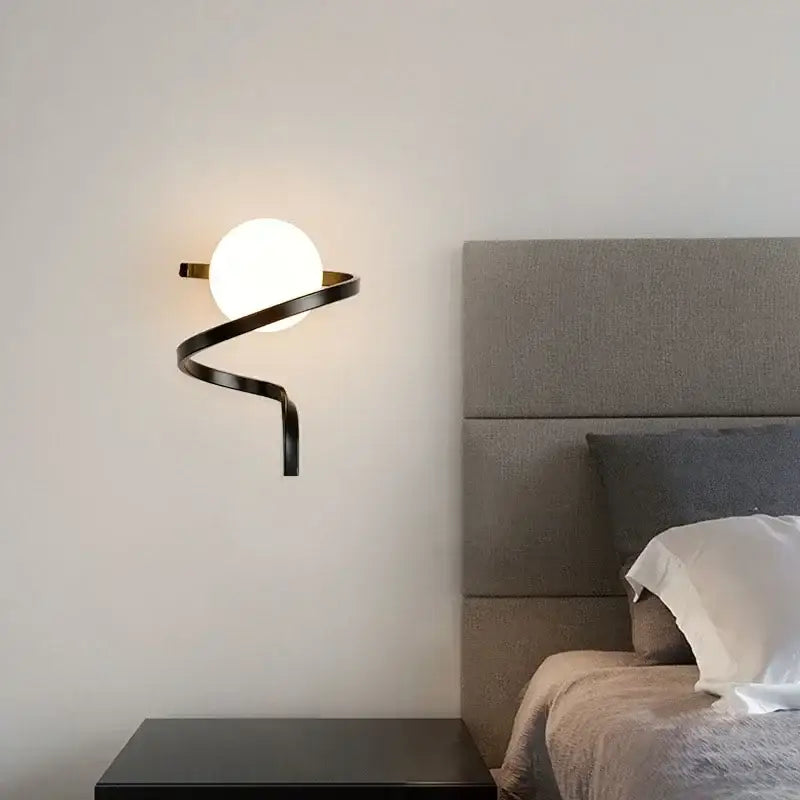 Applique Murale Originale Au Design Épuré En Verre
