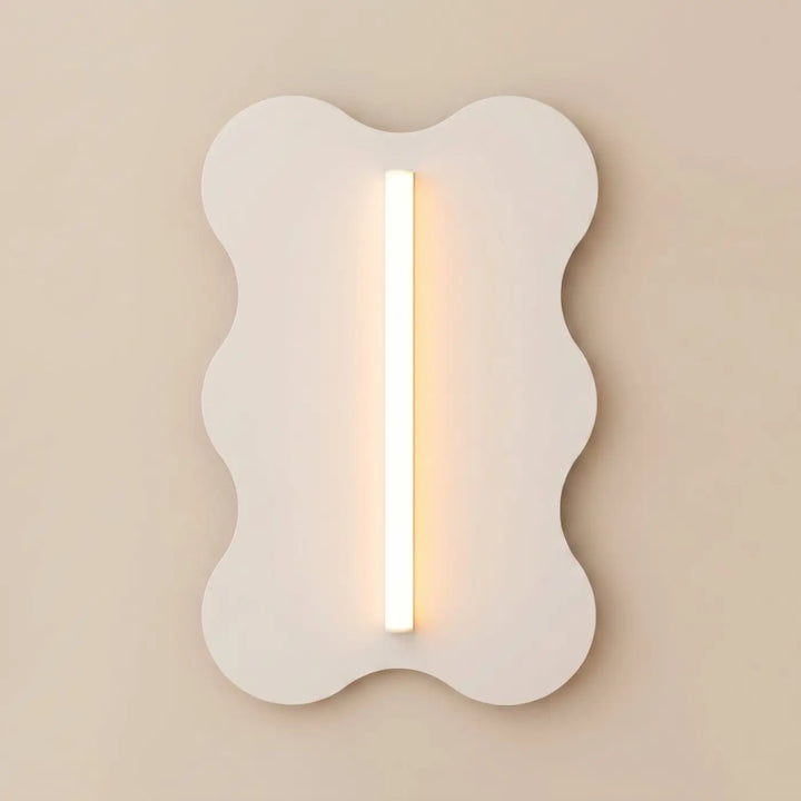 Applique murale KLOVER beige allumée, vue de face