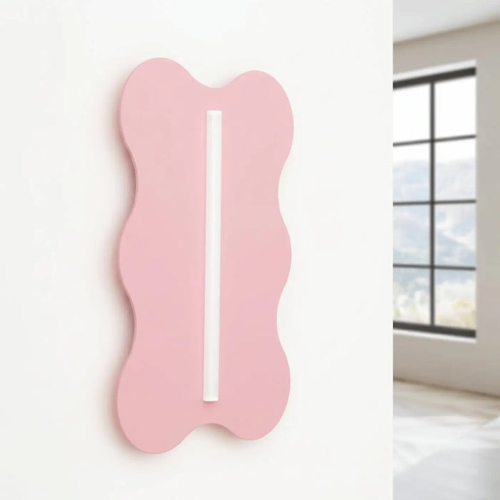 Applique murale KLOVER rose éteinte, posée au mur