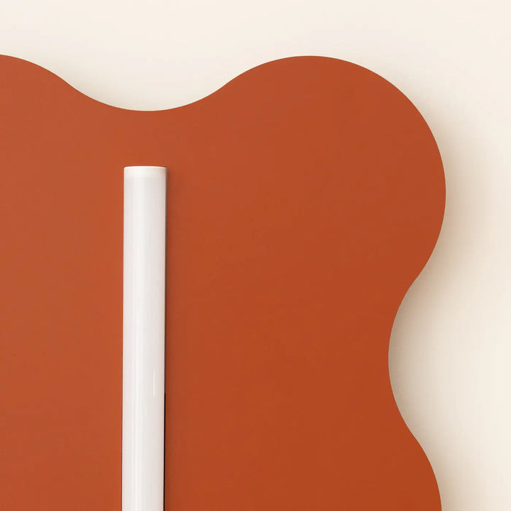 Applique murale KLOVER ocre rouge détail de la découpe