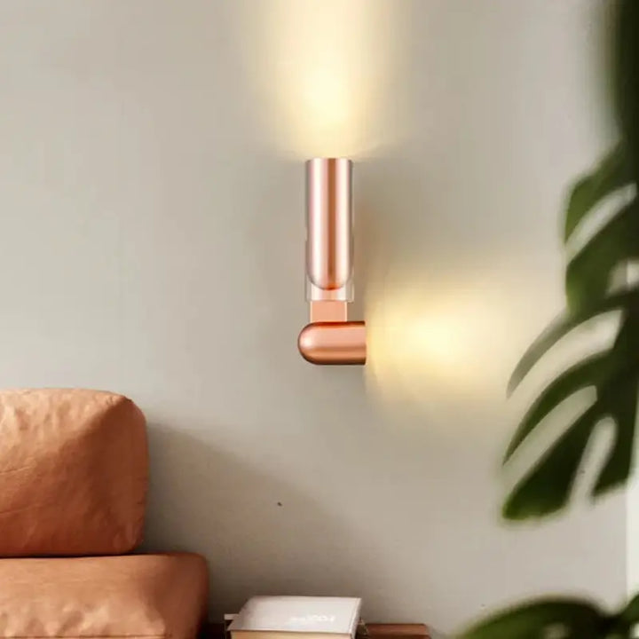 Applique murale post moderne avec tête orientable en noir ou bronze

