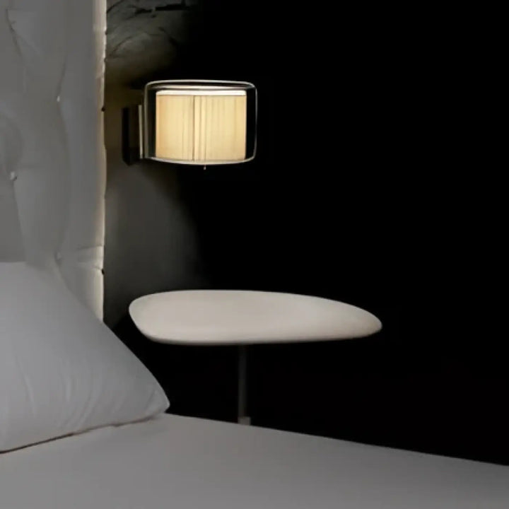 Applique murale kelya avec abat-jour cylindrique en tissu clair et cadre métallique pour un éclairage doux murale raffinée