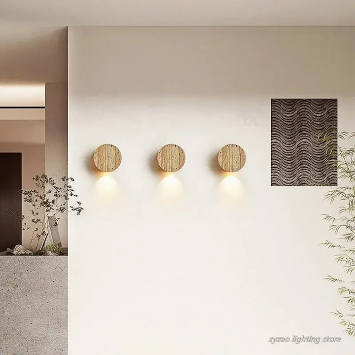 Applique murale ronde LED à l'effet pierre volcanique beige

