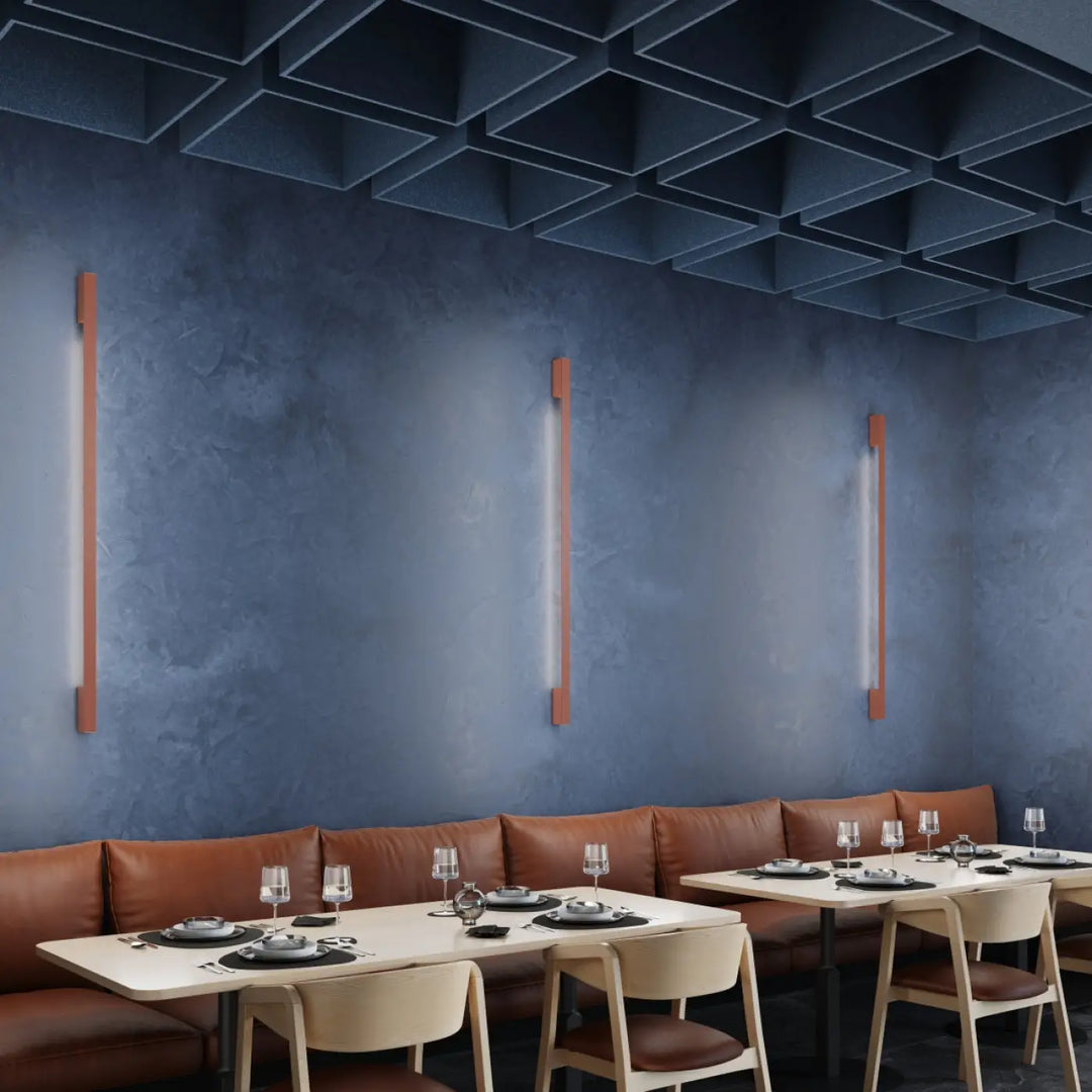 L’applique murale lahti avec boîtier allongé en cuivre rouge ocre et effet lumineux unique led 4000k intégré
