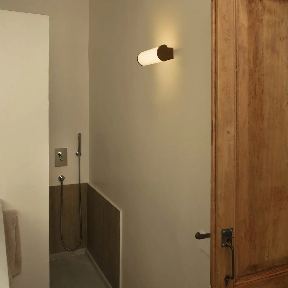 Applique Danubio bronze dans une salle de bain