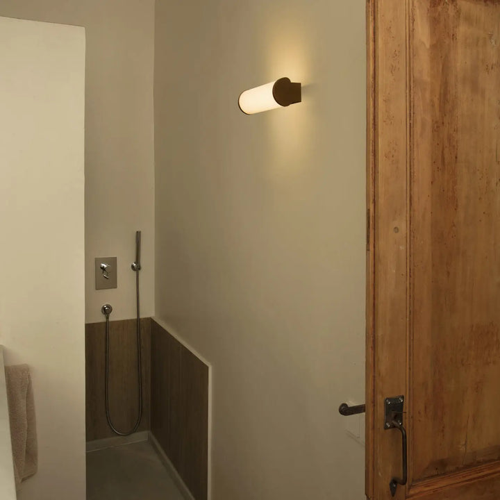 Applique Danubio bronze dans une salle de bain