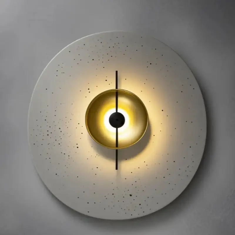 Applique Murale Sculpturale Effet Cible Noir Et Laiton

