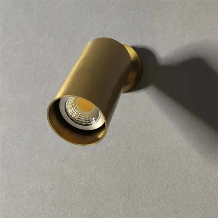Applique murale cylia en led cylindrique finition or avec design moderne et élégant pour éclairage intérieur