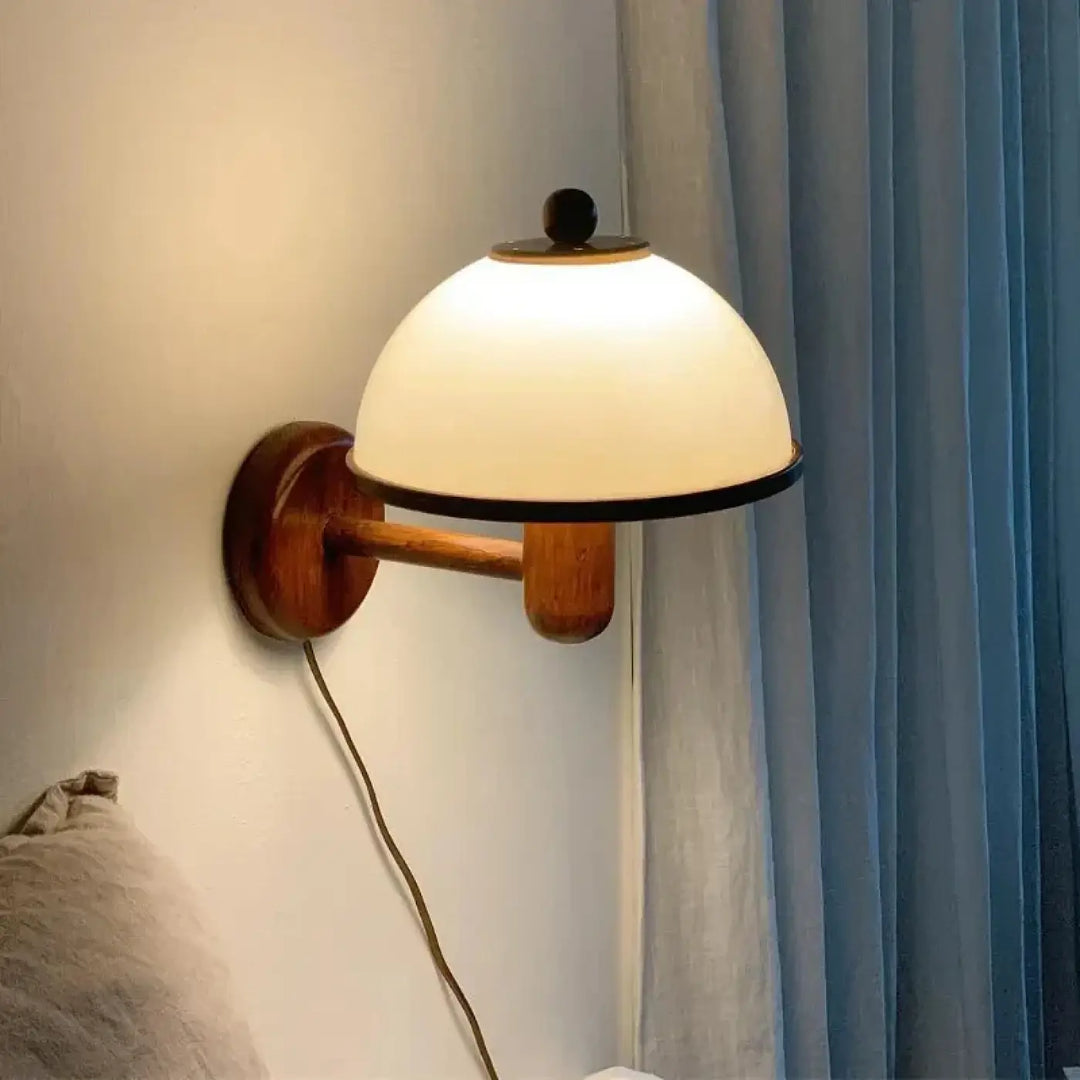 Applique murale standard avec un abat-jour en champignon

