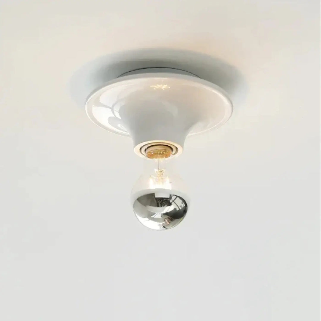 Applique murale style industriel en céramique blanche avec ampoule chrome réfléchissante modèle atelio