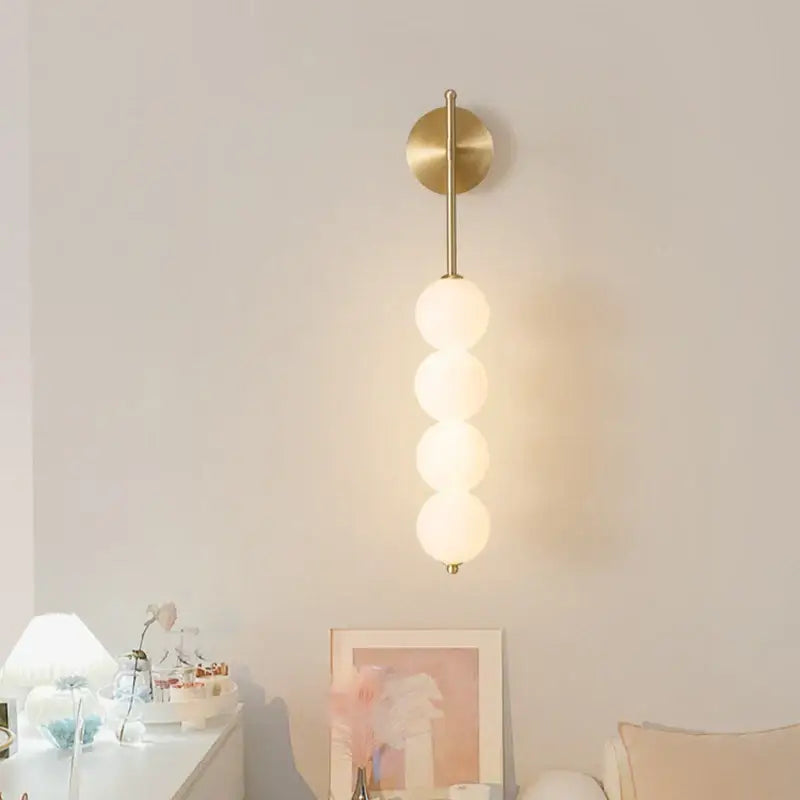 Applique Murale Suspendue À 4 Boules Blanches Moderne