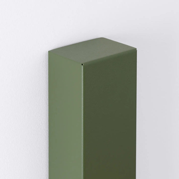 Applique murale freya 120 en métal vert olive rectangulaire de la collection freya disponible en cinq coloris