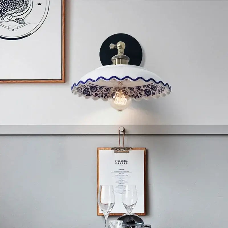 Applique vintage en céramique blanche et motif bleu style