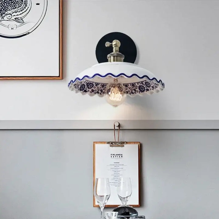 Applique vintage en céramique blanche et motif bleu style