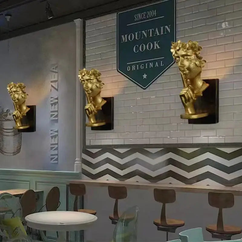 Applique Murale À Visage Avec Couronne De Lauriers Dorés En Méta