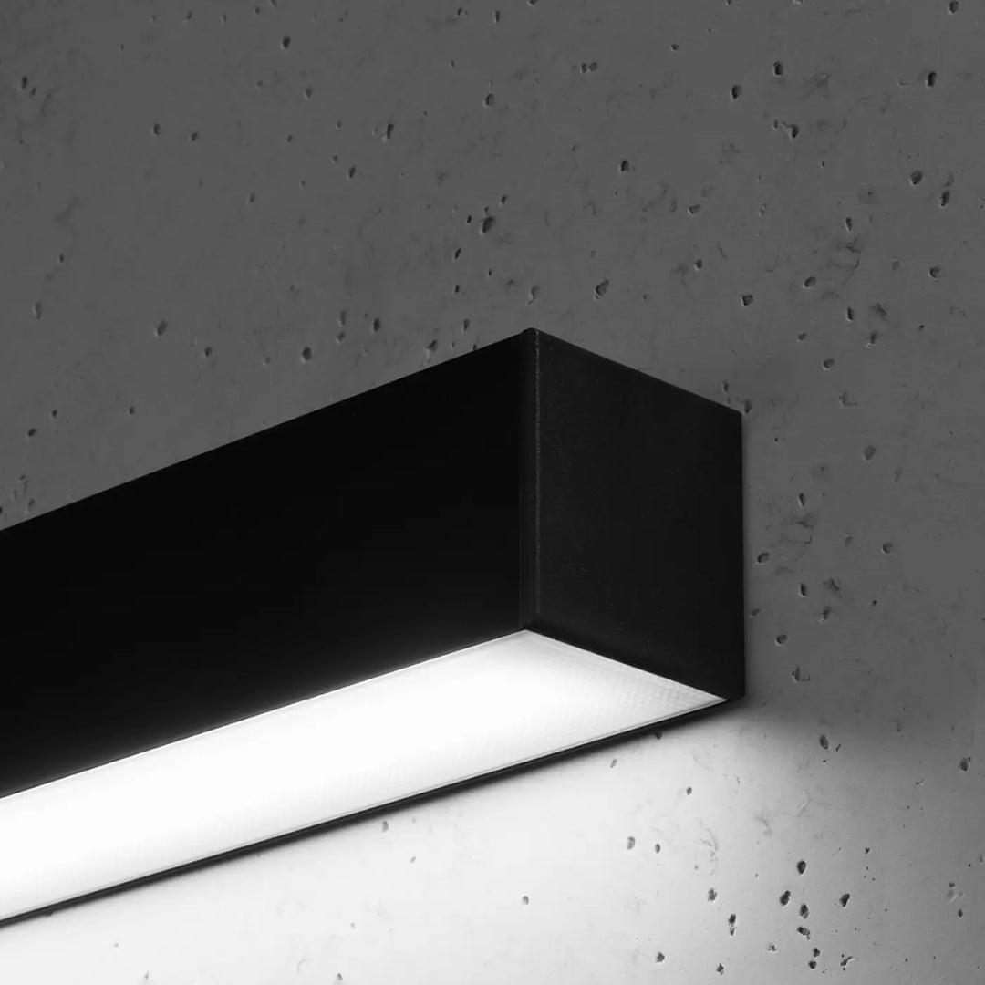 Applique murale pinne 200 noire avec bande lumineuse led blanche moderne pour différents paramètres déclairage et tailles