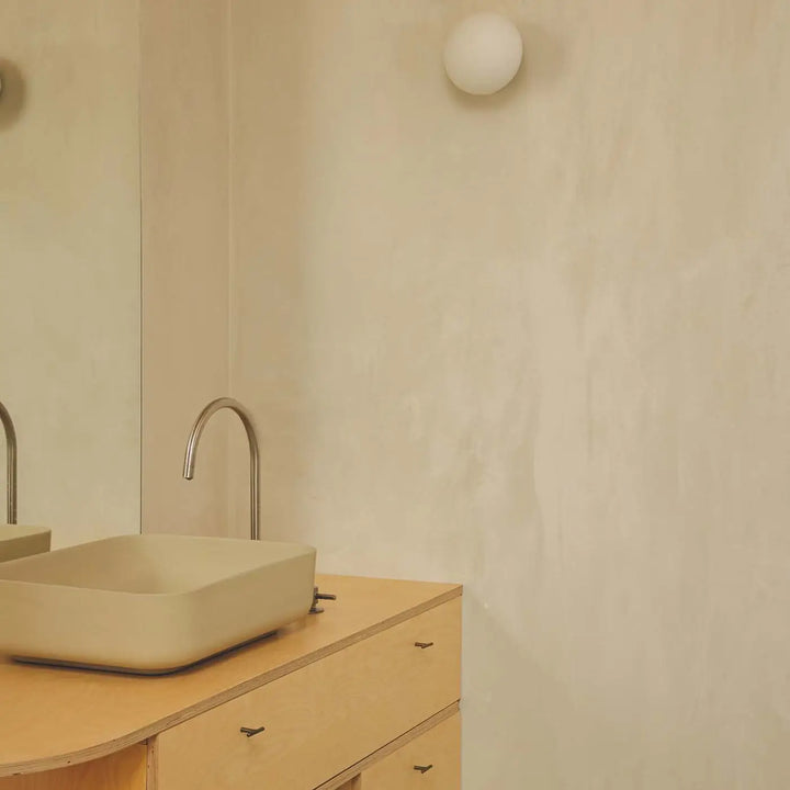 Applique Nubo blanche dans un intérieur