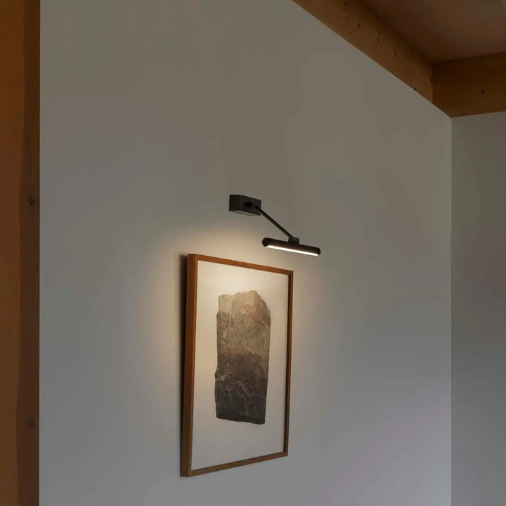Applique pour tableau Magritte noire de Faro Barcelona en situation