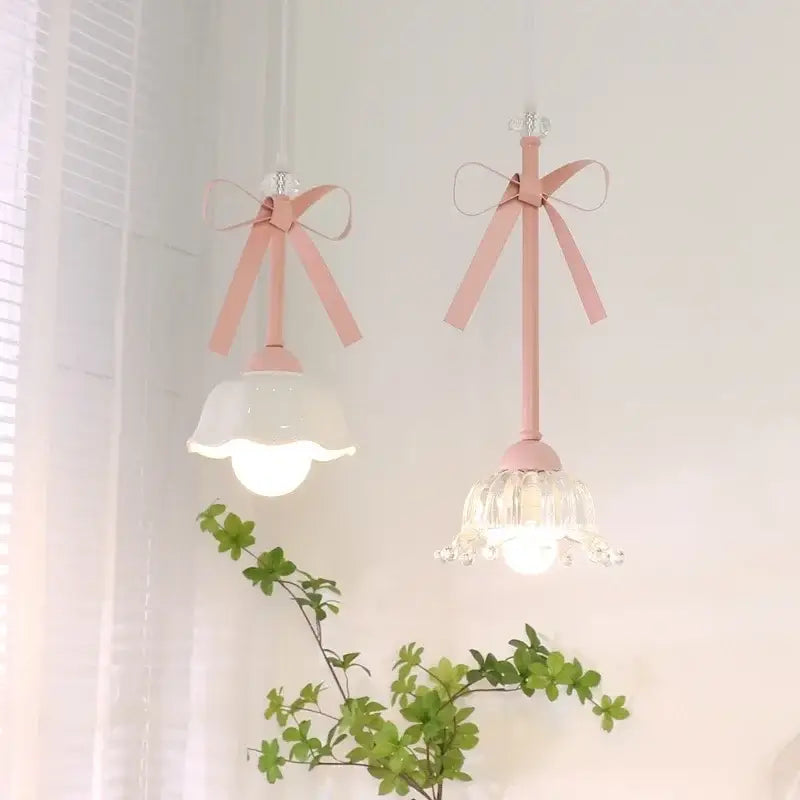 Suspension luminaire avec rubans roses et verre design