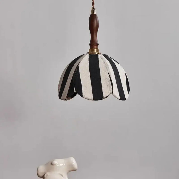 Suspension luminaire striée noir et blanc avec détail doré vintage