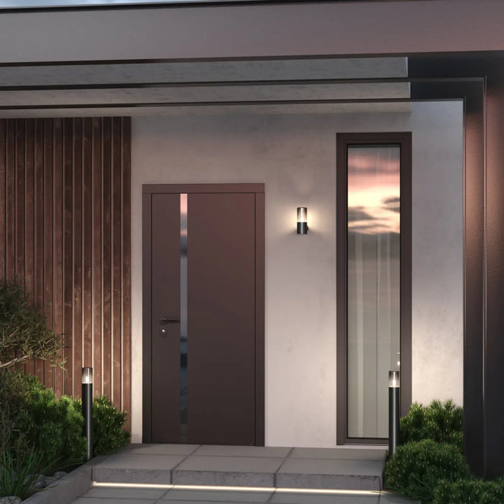 Borne extérieur amas avec porte en aluminium graphite marron et panneau vertical en verre teinté moderne