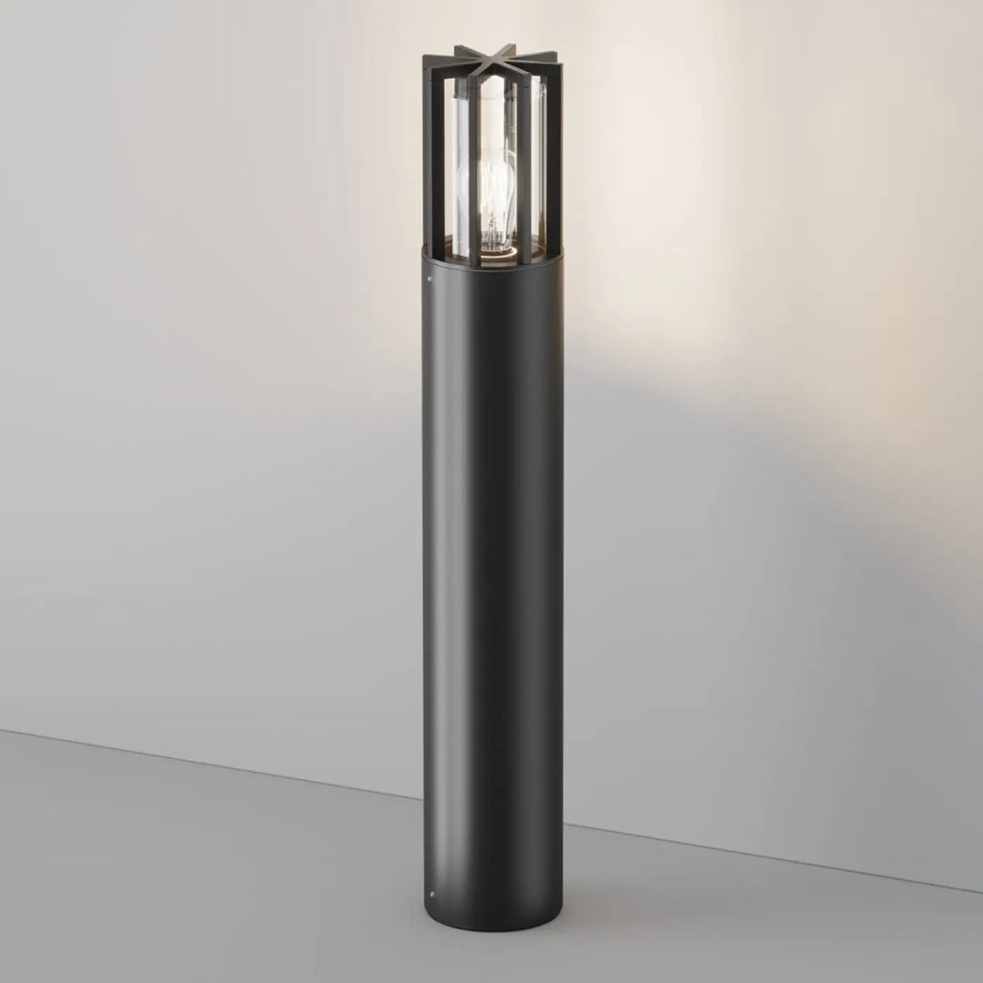 Borne extérieure barrel en métal graphite avec verre transparent et croix décorative abritant une ampoule visible