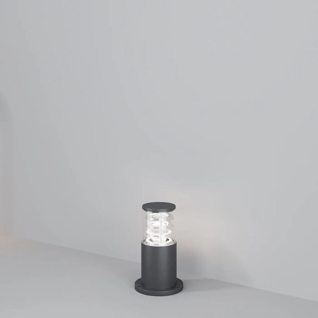 Borne extérieure bronx moderne en structure métallique gris avec verre transparent et ampoule spirale éclairée