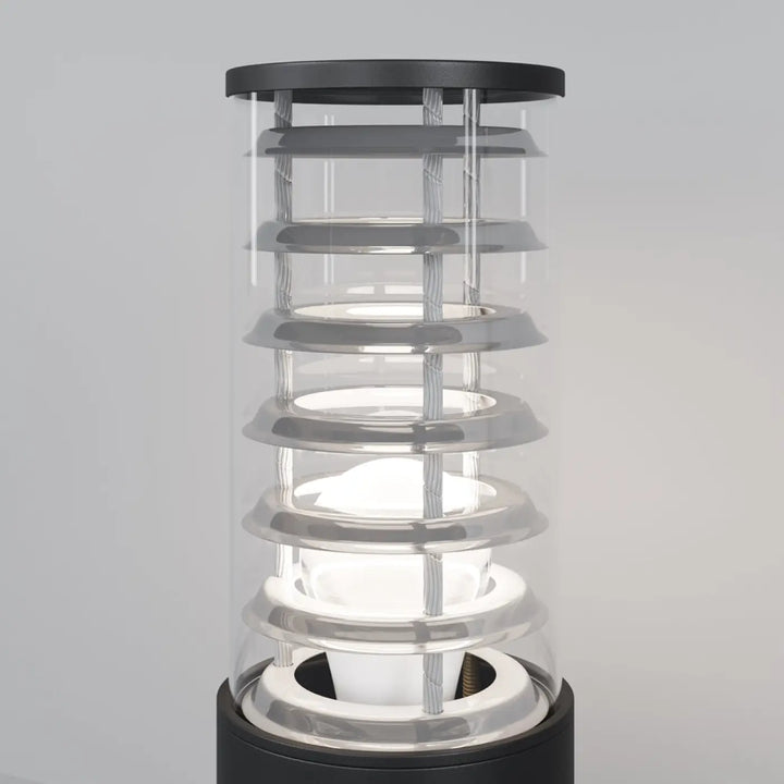 Borne extérieure bronx moderne avec verre transparent et structure métallique noire à anneaux superposés