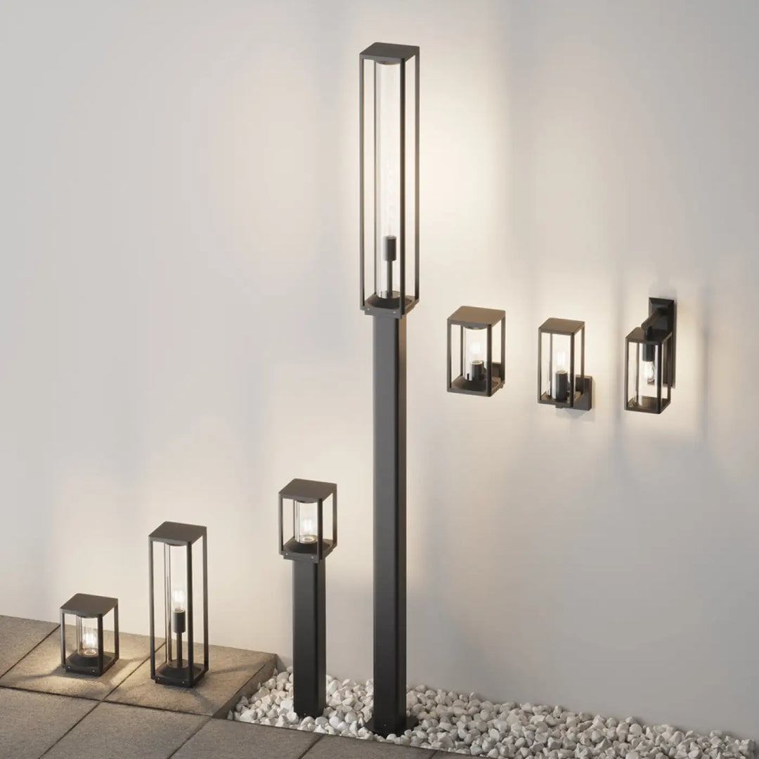 Borne extérieure cell en aluminium graphite avec diffuseur transparent et lumière intérieure chaleureuse en métal noir moderne
