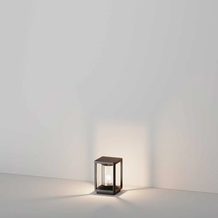 Borne extérieure cell avec diffuseur transparent en aluminium graphite et structure noire mate moderne