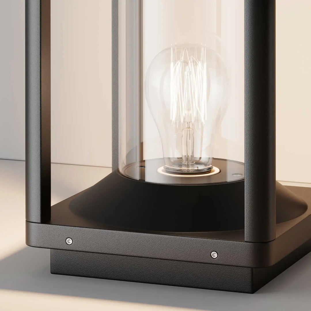 Borne extérieure cell en aluminium graphite avec diffuseur transparent et ampoule à filament visible en lanterne noire